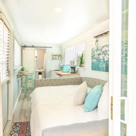 The Container Retreat @ 290 Wine Trail #1 Escape To Hye, Tx Villa